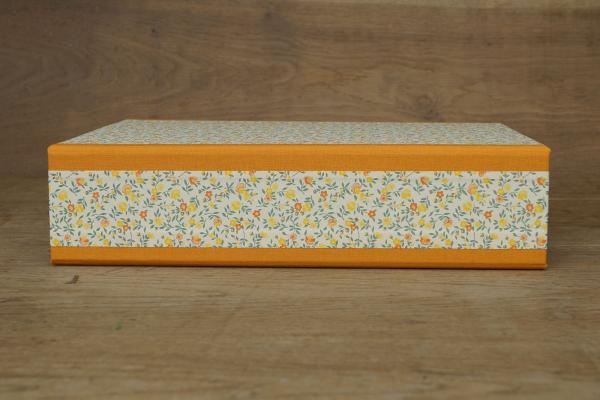 "Vroni" yellow orange box